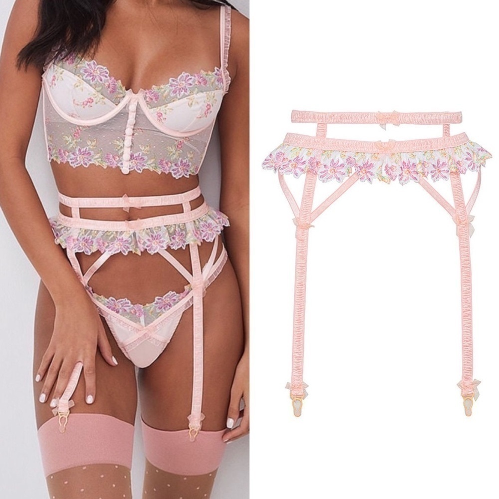 NWOT FOR LOVE & LEMONS April Bloom Garter Small Floral Lace